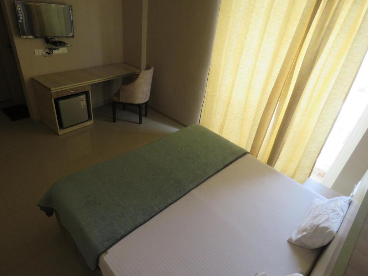Apartment - Place To Near Prem Mandir , Iskcon , Banke Bihari ,premanand Maharaj Ashram
